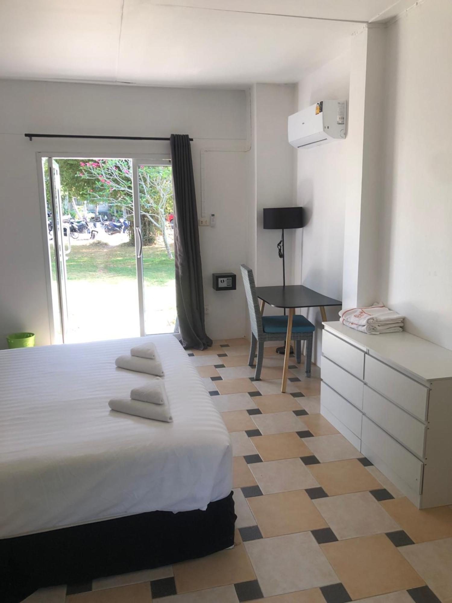 Wild Wood X Hansa Beach Fitness Resort Thong Sala Buitenkant foto