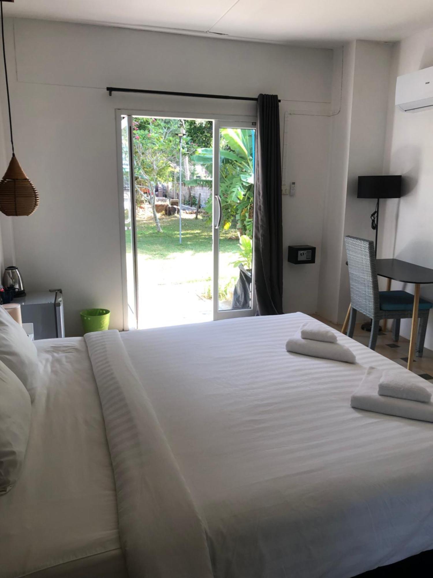 Wild Wood X Hansa Beach Fitness Resort Thong Sala Buitenkant foto